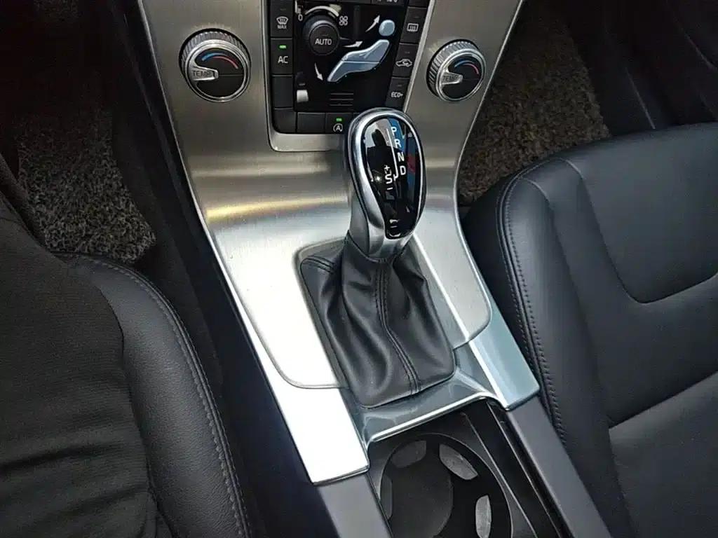 2018 Volvo S60 S60L T3 Smart Progressive Edition — миниатюра 14