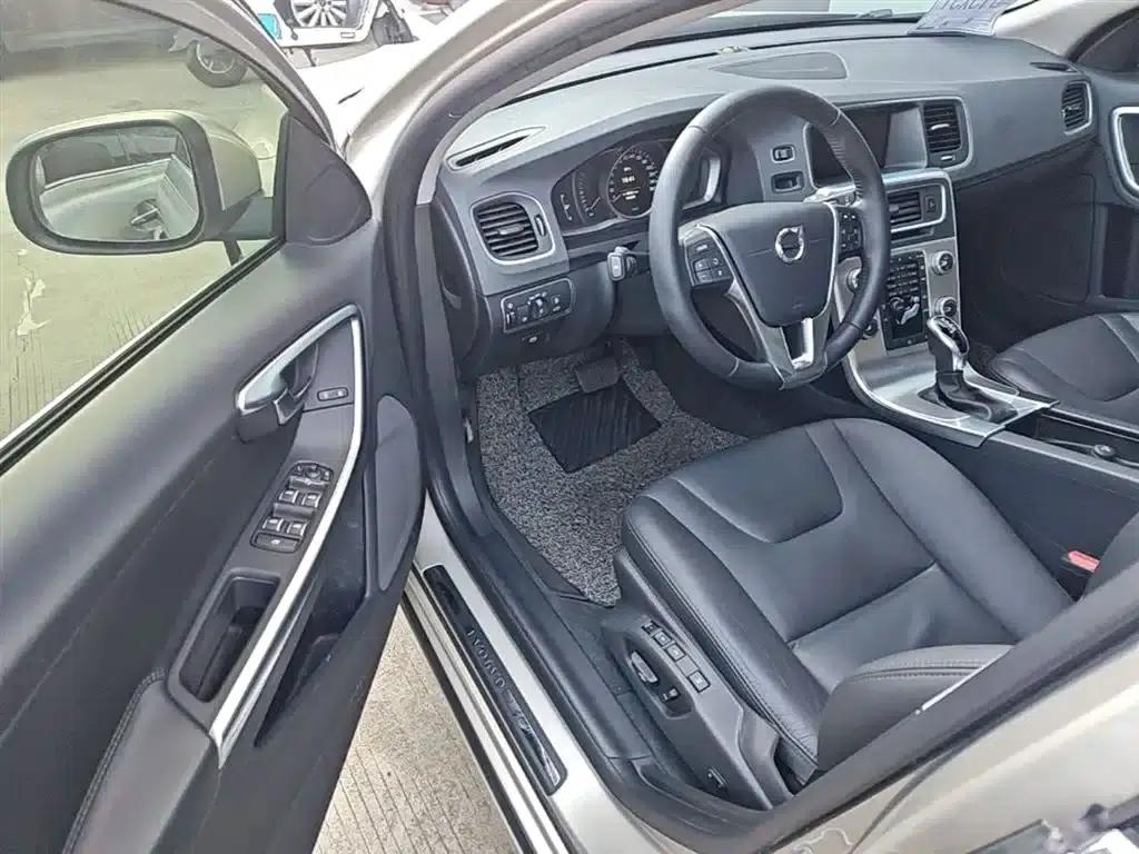 2018 Volvo S60 S60L T3 Smart Progressive Edition — миниатюра 16
