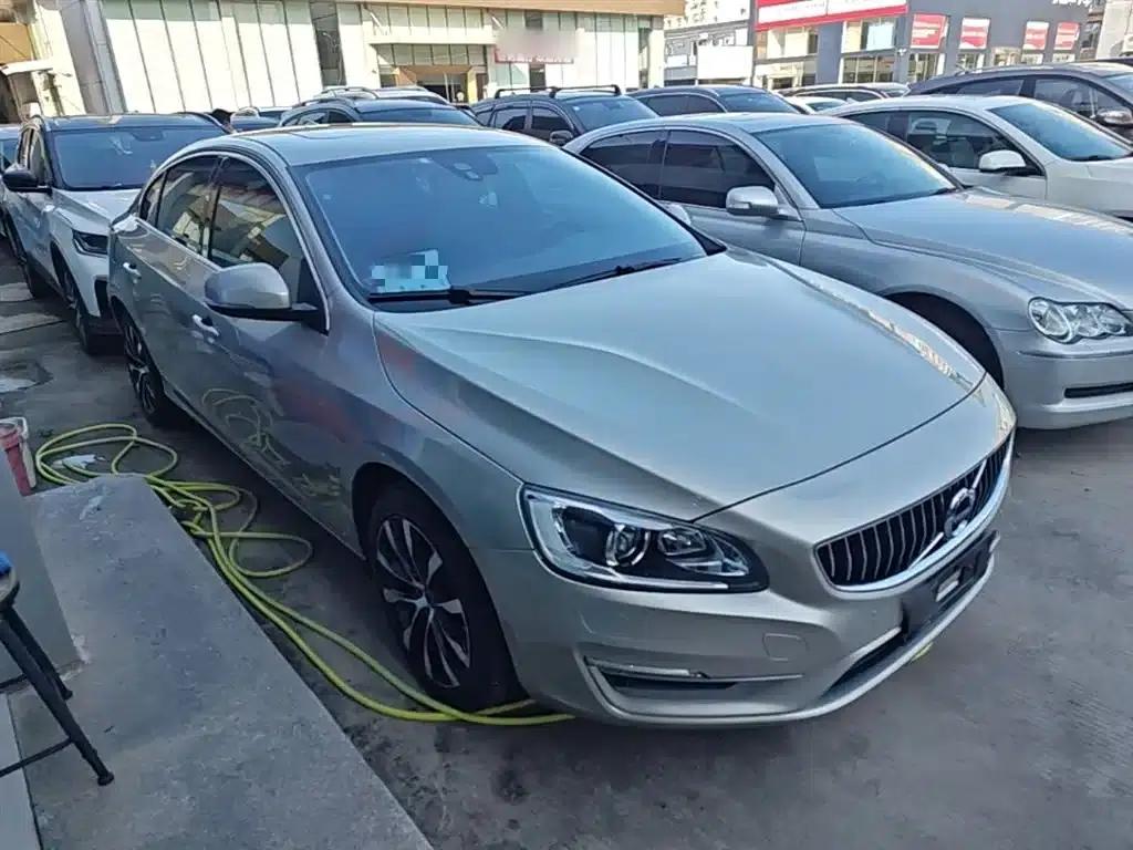 2018 Volvo S60 S60L T3 Smart Progressive Edition — миниатюра 4