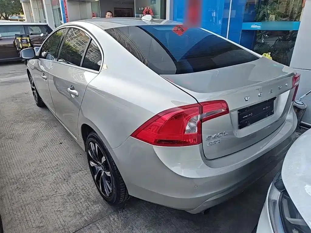 2018 Volvo S60 S60L T3 Smart Progressive Edition — миниатюра 5