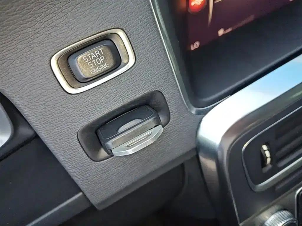 2018 Volvo S60 S60L T3 Smart Progressive Edition — миниатюра 9