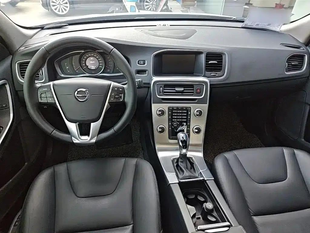 2018 Volvo S60 S60L T3 Smart Progressive Edition — миниатюра 10