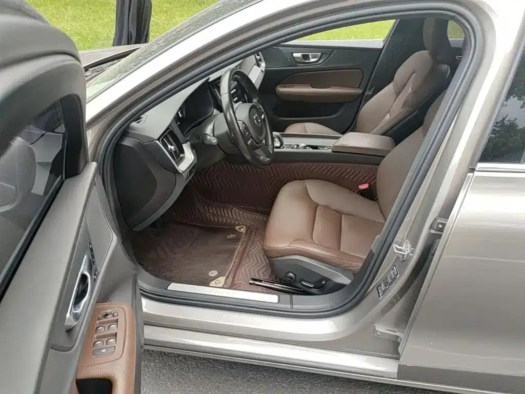 2022 Volvo S60 B4 Smart Luxury Edition — миниатюра 16