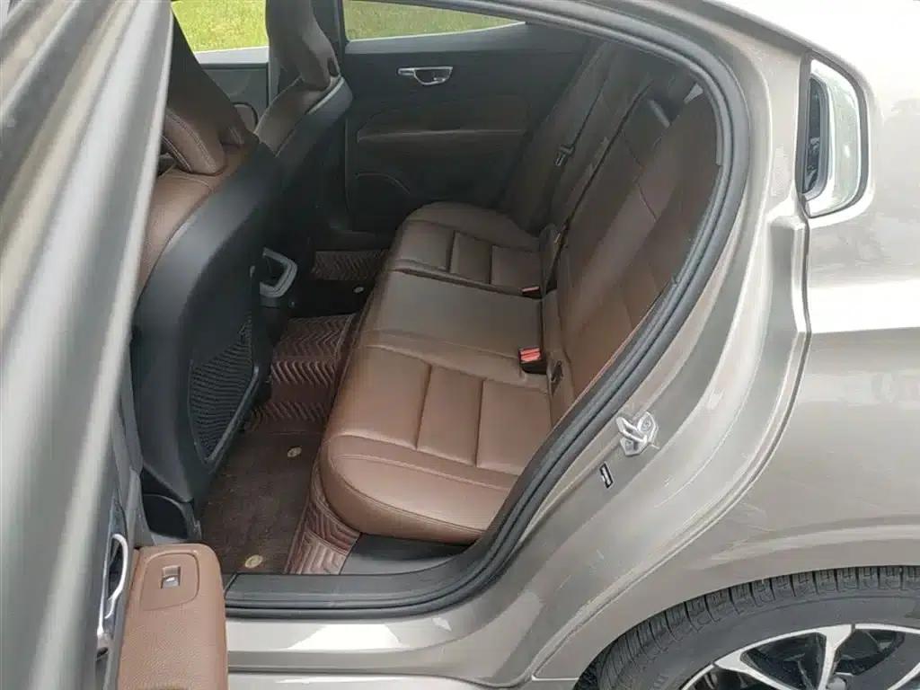 2022 Volvo S60 B4 Smart Luxury Edition — миниатюра 17