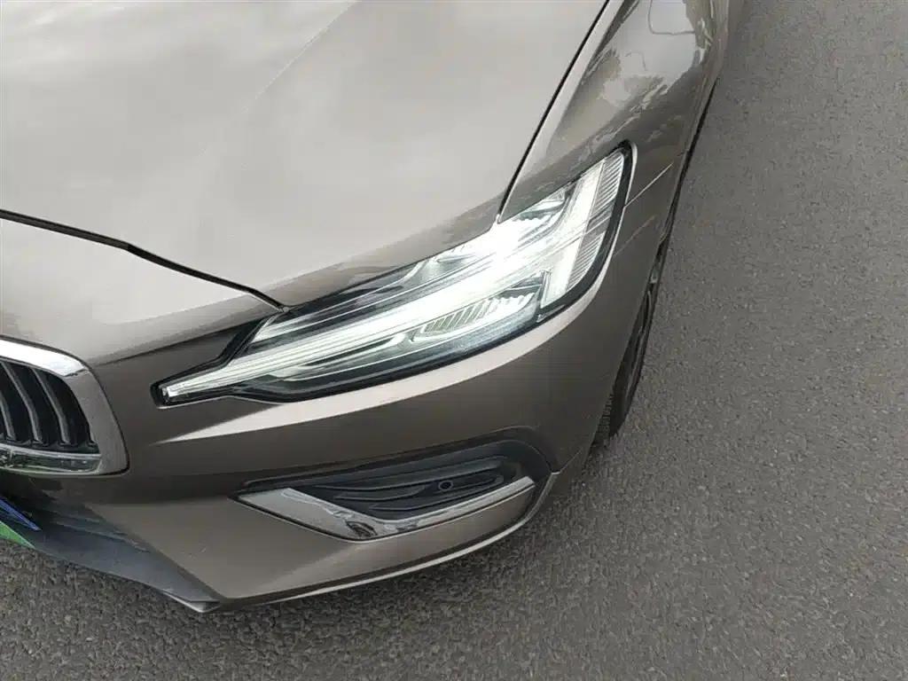 2022 Volvo S60 B4 Smart Luxury Edition — миниатюра 24