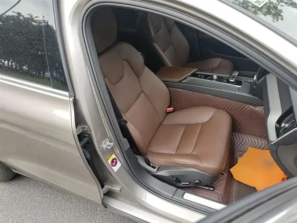 2022 Volvo S60 B4 Smart Luxury Edition — миниатюра 25