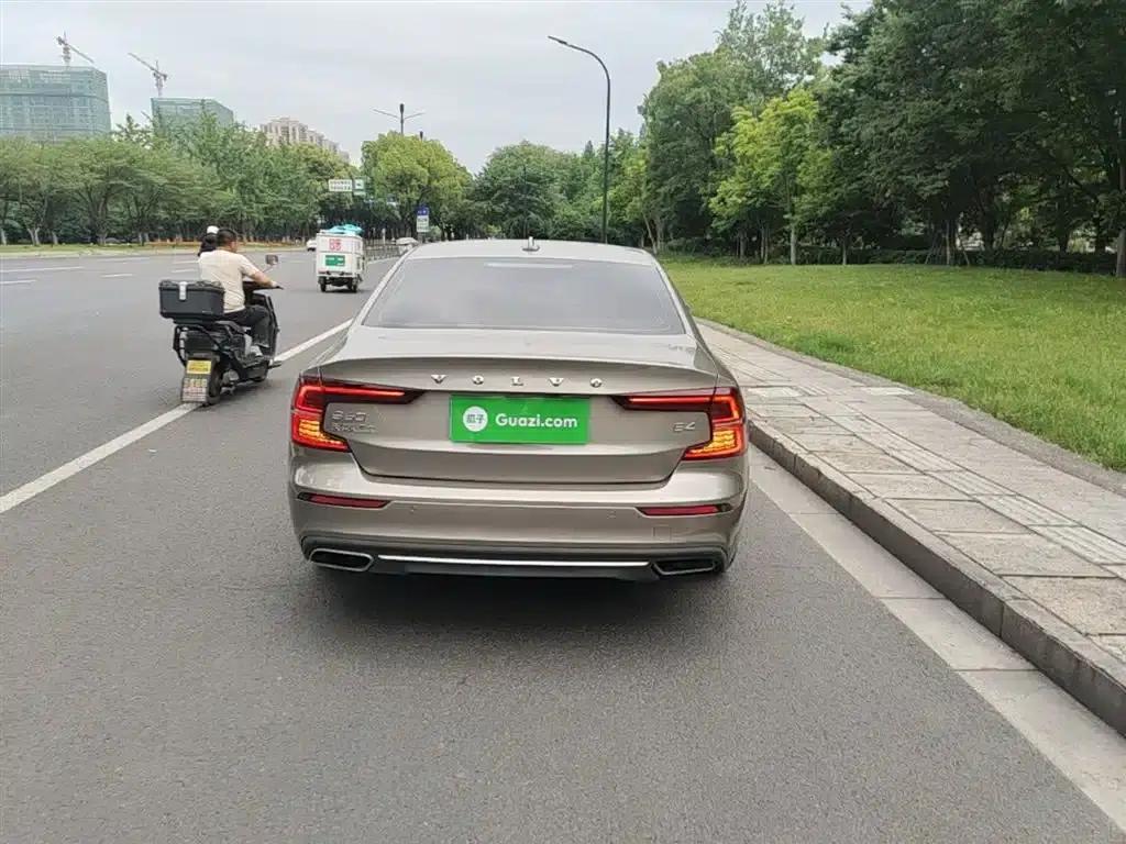 2022 Volvo S60 B4 Smart Luxury Edition — миниатюра 6