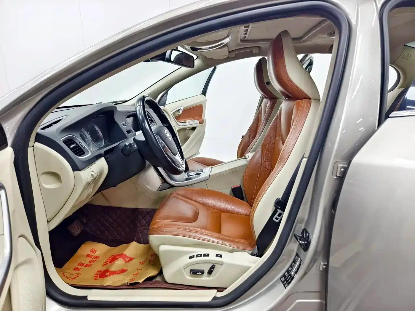 2012 Volvo S60 Imported T5 Inscription Edition — миниатюра 11