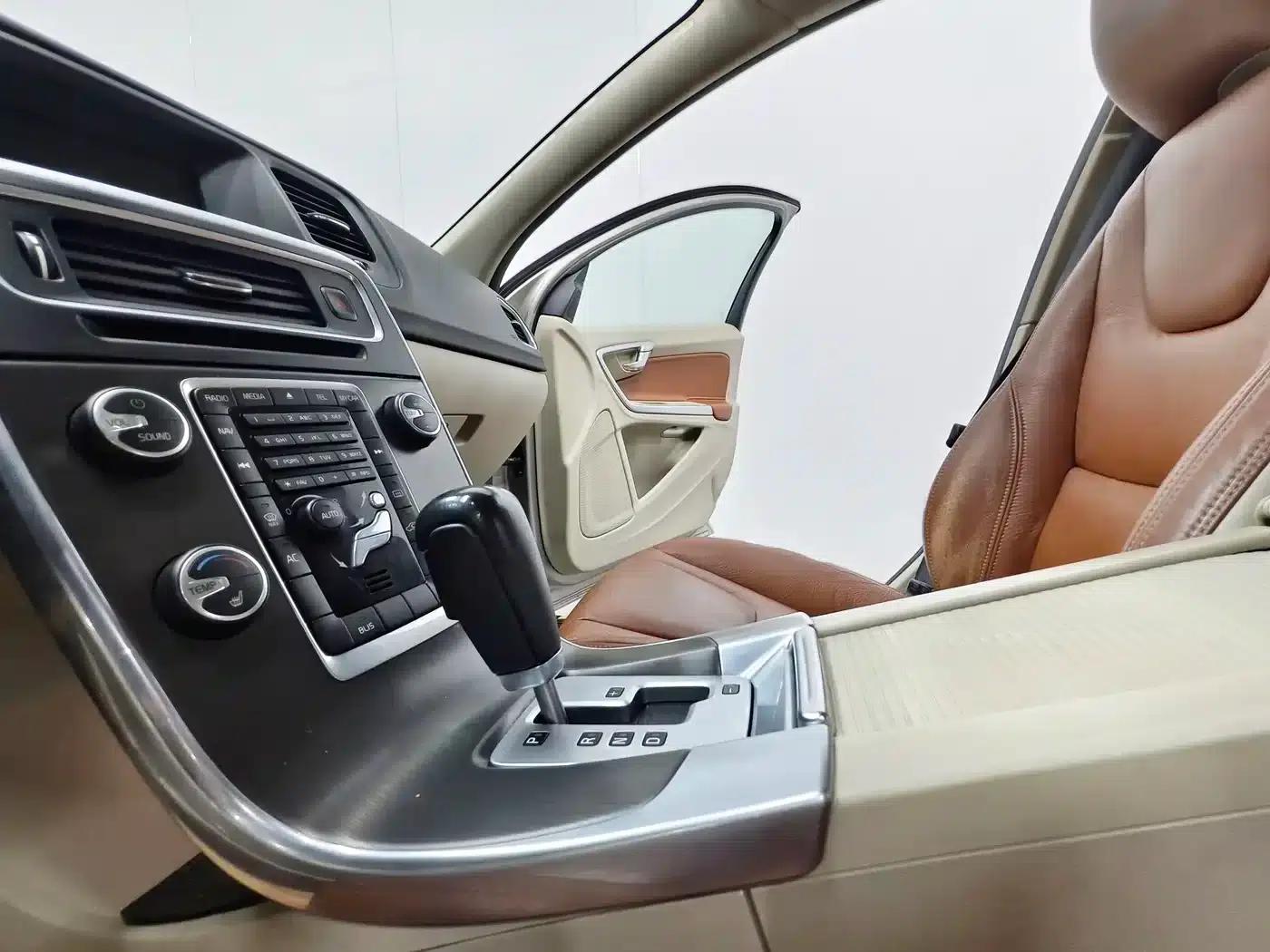 2012 Volvo S60 Imported T5 Inscription Edition — миниатюра 12