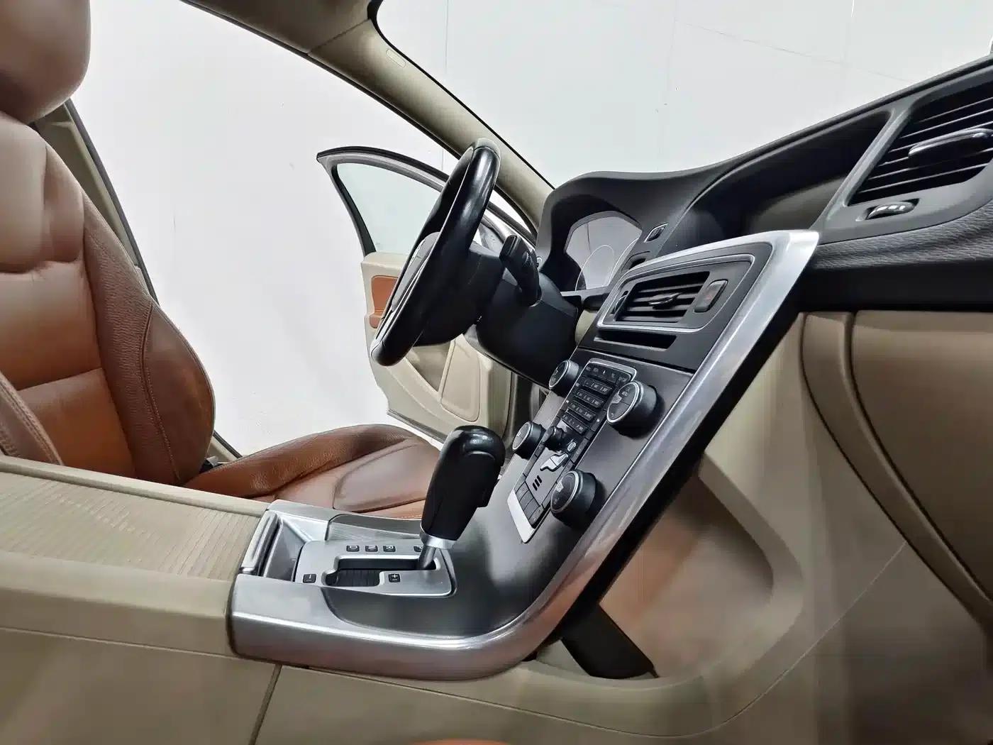 2012 Volvo S60 Imported T5 Inscription Edition — миниатюра 15
