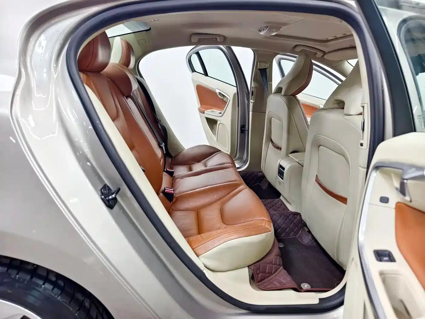 2012 Volvo S60 Imported T5 Inscription Edition — миниатюра 16