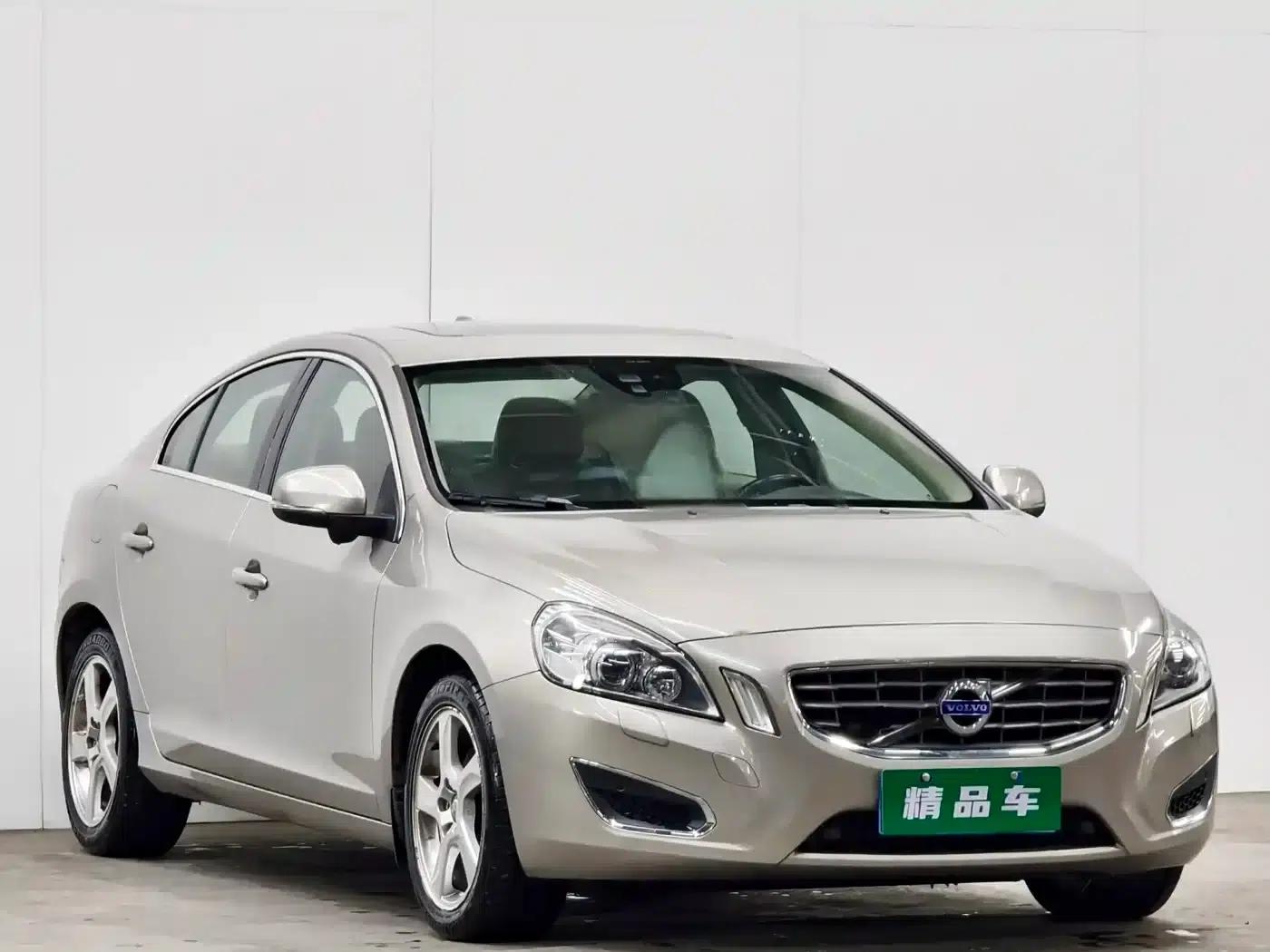 2012 Volvo S60 Imported T5 Inscription Edition — миниатюра 3