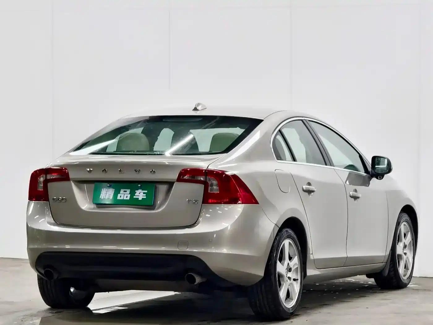 2012 Volvo S60 Imported T5 Inscription Edition — миниатюра 4