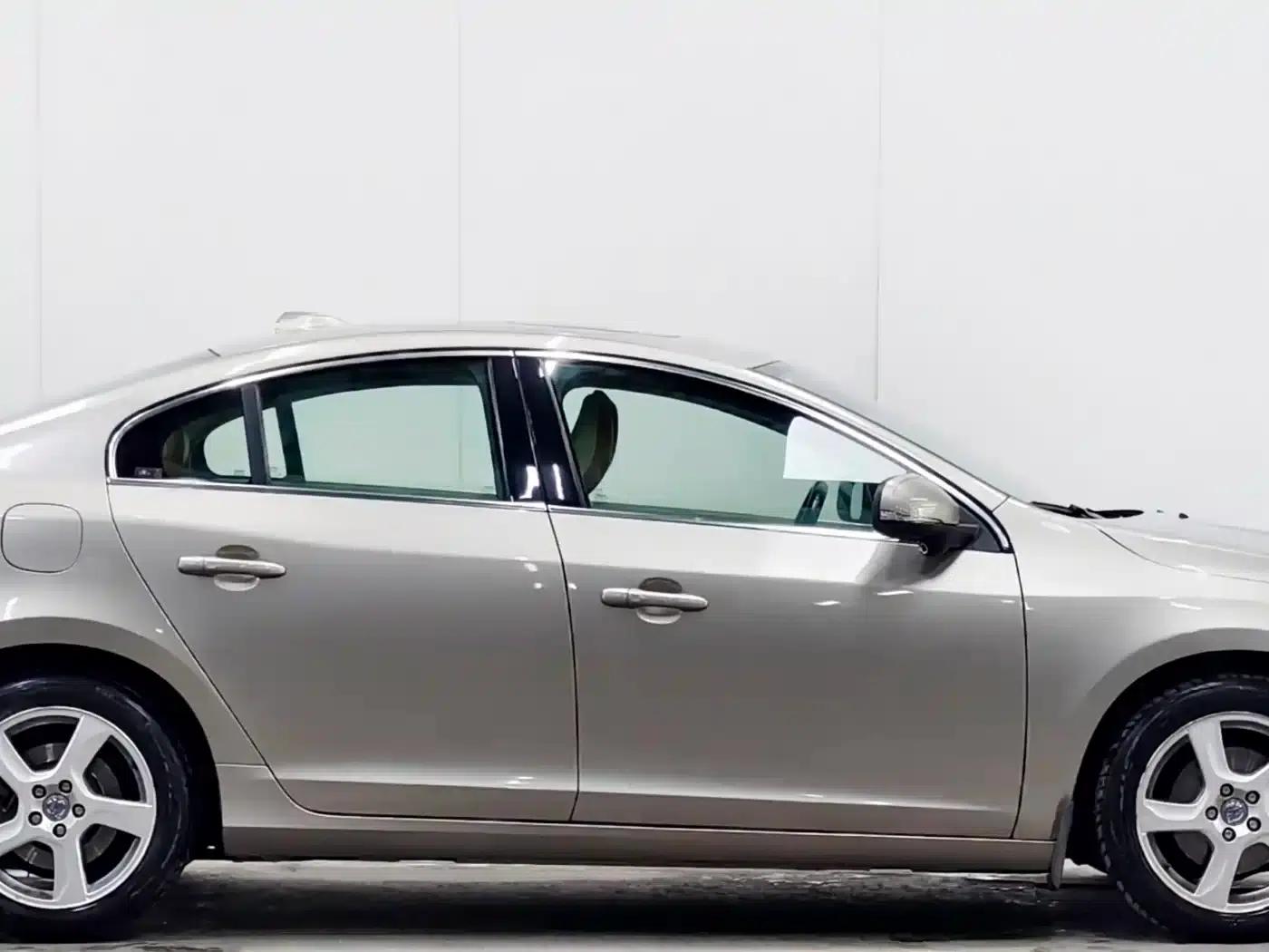 2012 Volvo S60 Imported T5 Inscription Edition — миниатюра 8