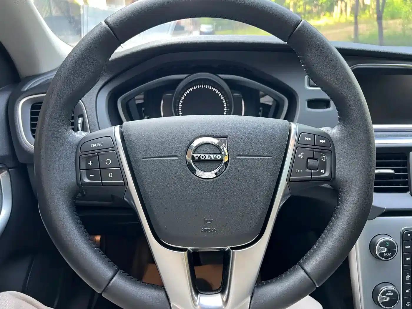 2018 Volvo V40 T3 Smart Edition — миниатюра 18