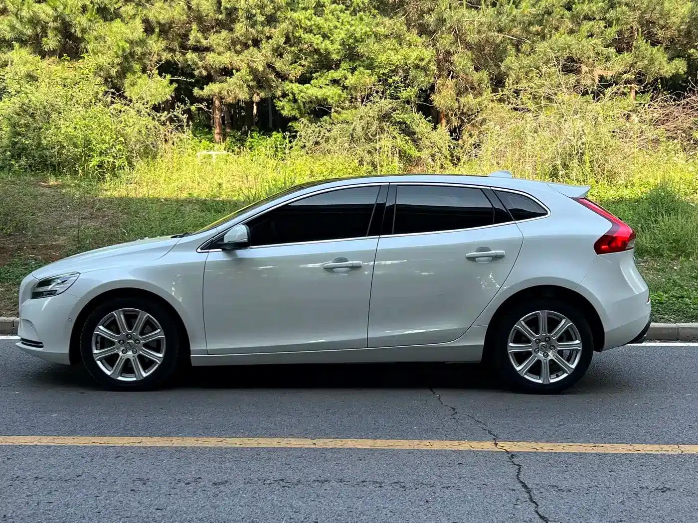 2018 Volvo V40 T3 Smart Edition — миниатюра 3