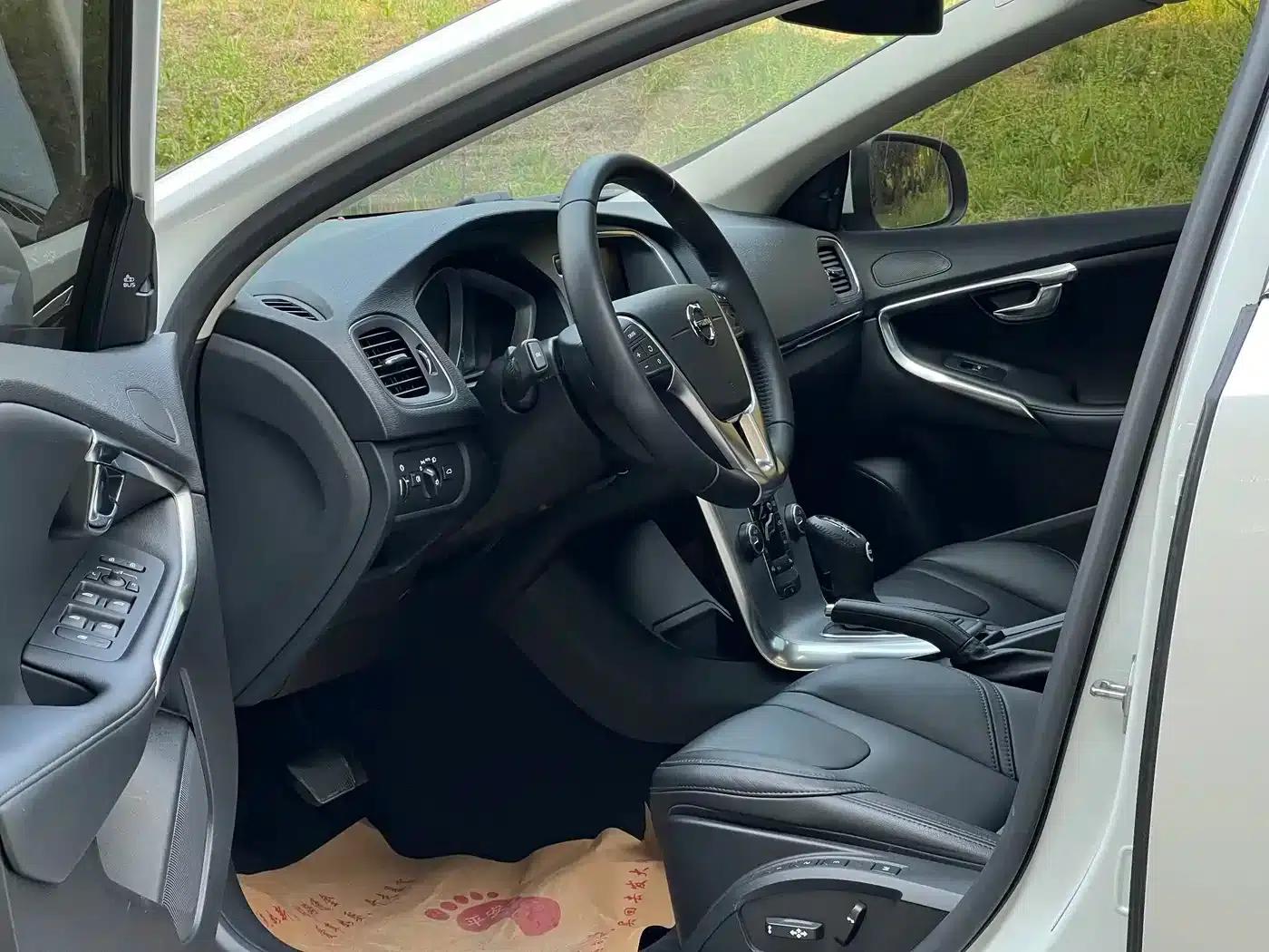 2018 Volvo V40 T3 Smart Edition — миниатюра 4