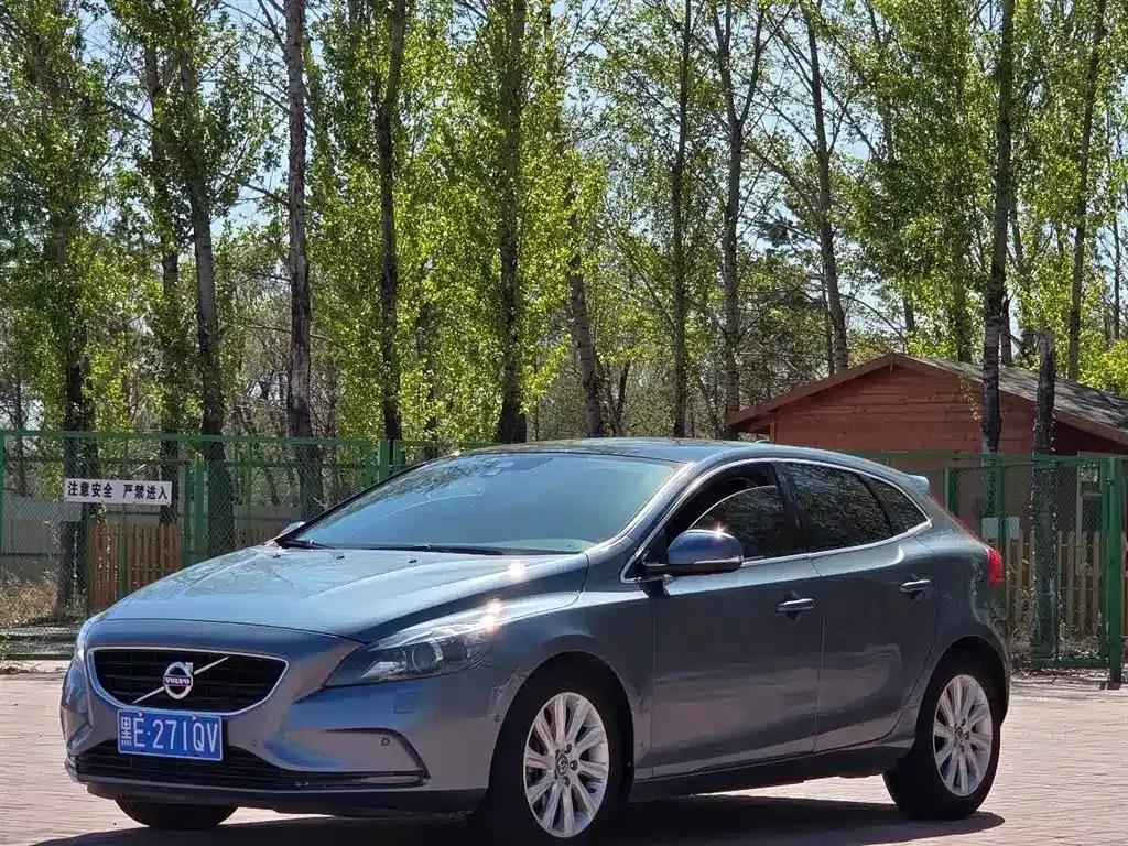 2014 Volvo V40 2.0T Smart Edition — миниатюра 1