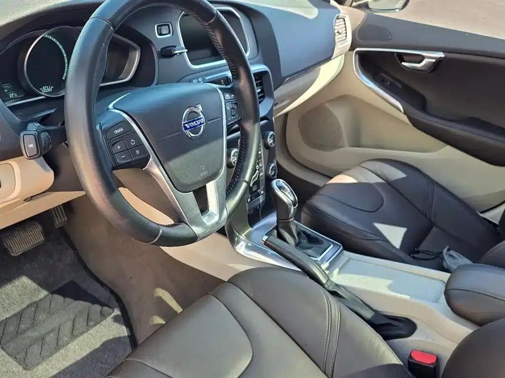 2014 Volvo V40 2.0T Smart Edition — миниатюра 4