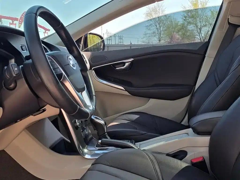 2014 Volvo V40 2.0T Smart Edition — миниатюра 5