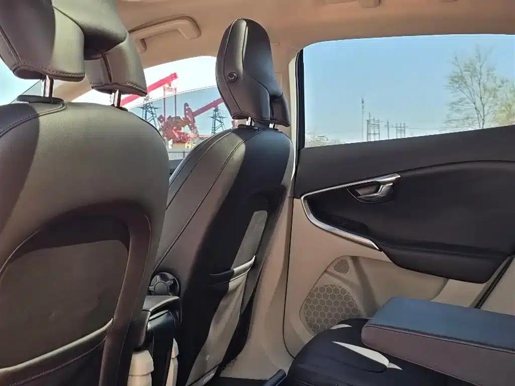 2014 Volvo V40 2.0T Smart Edition — миниатюра 6