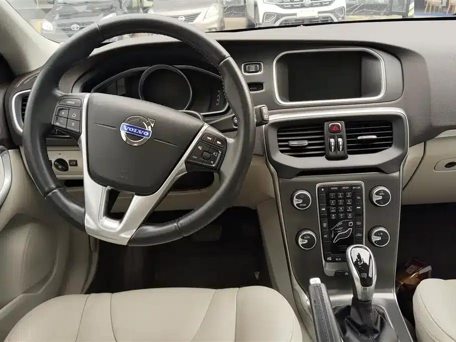2014 Volvo V40 2.0T Smart Edition — миниатюра 12
