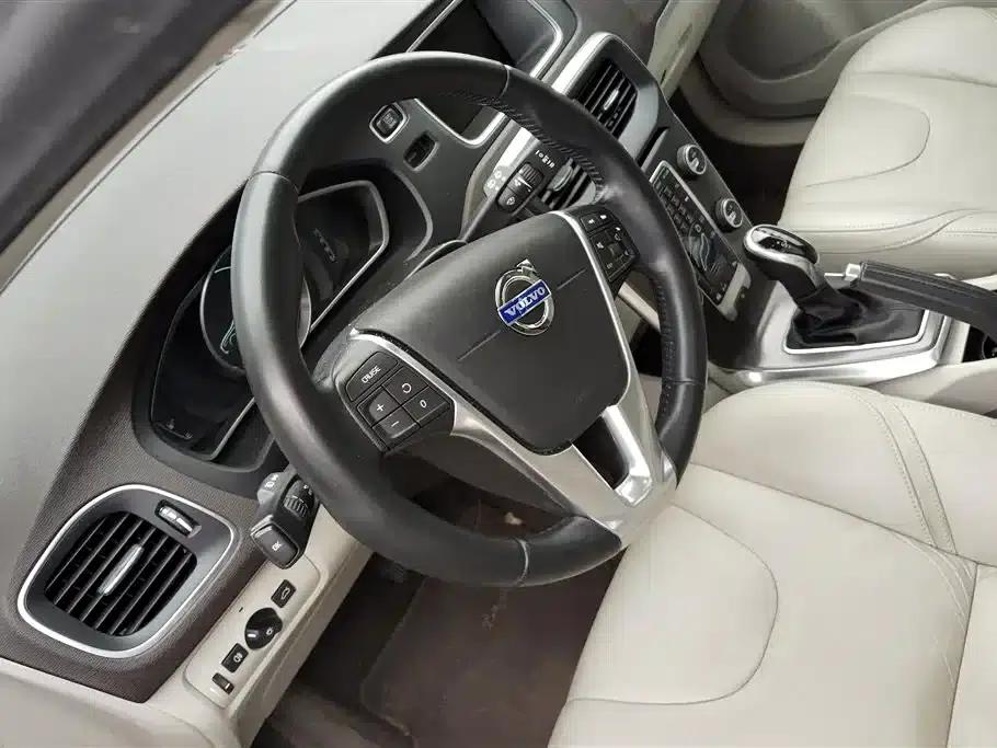 2014 Volvo V40 2.0T Smart Edition — миниатюра 15