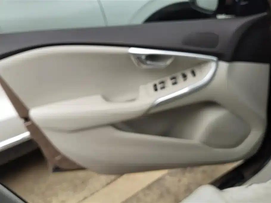 2014 Volvo V40 2.0T Smart Edition — миниатюра 7