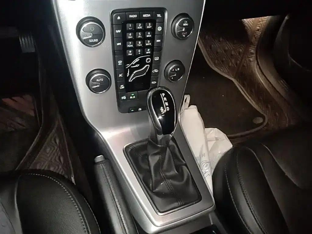 2018 Volvo V40 T3 Smart Edition — миниатюра 21