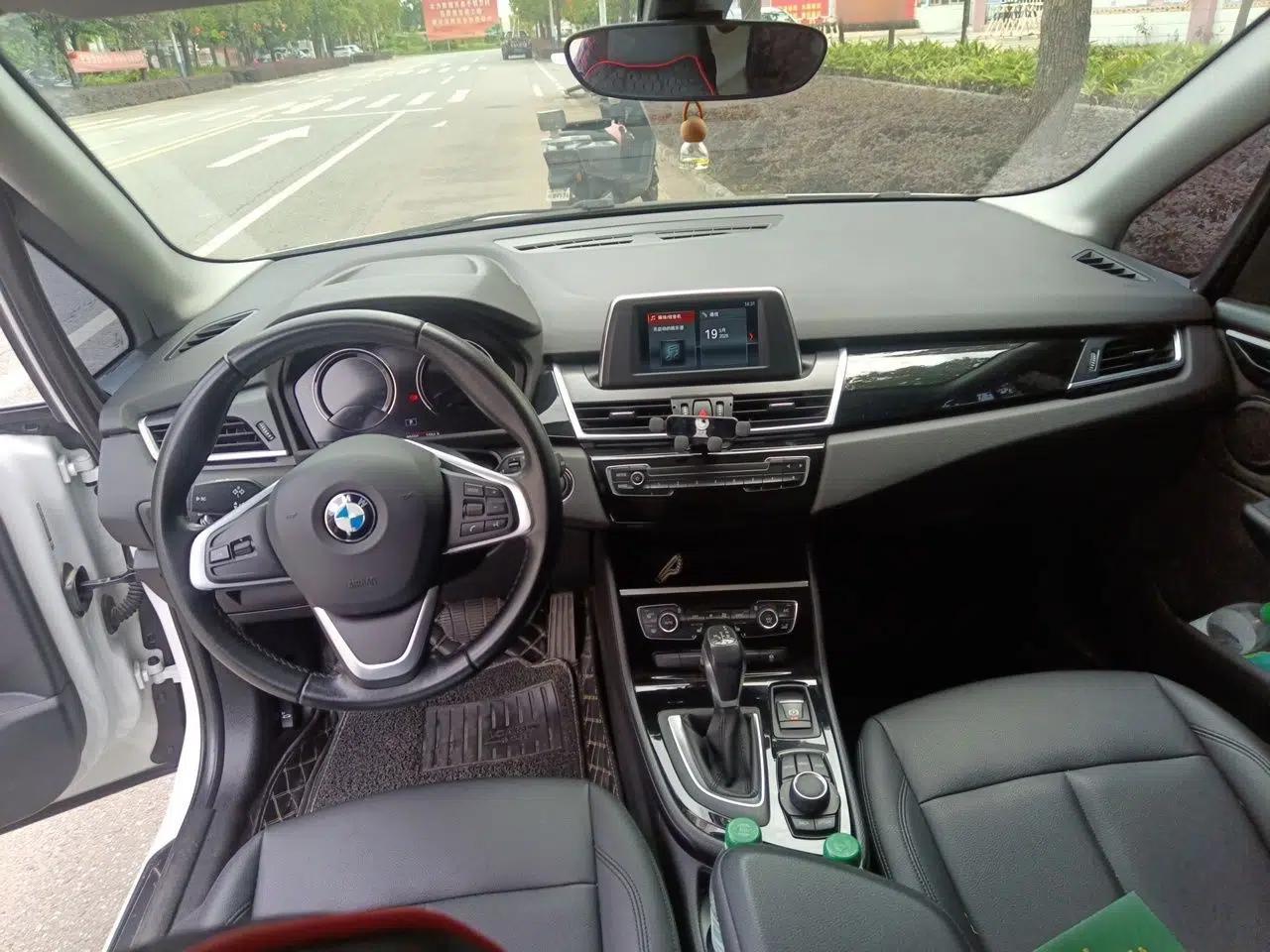 BMW 2 Series Active Tourer 2018 218i Leading Model — миниатюра 10