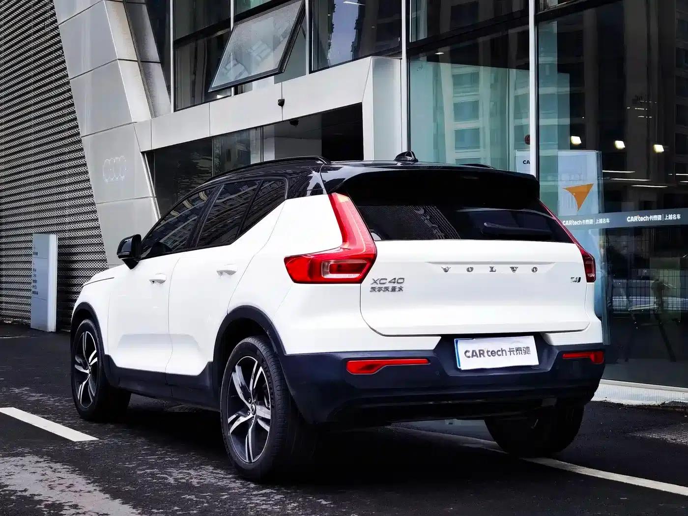 2021 Volvo XC40 T4 AWD Inscription Sport Edition — миниатюра 3