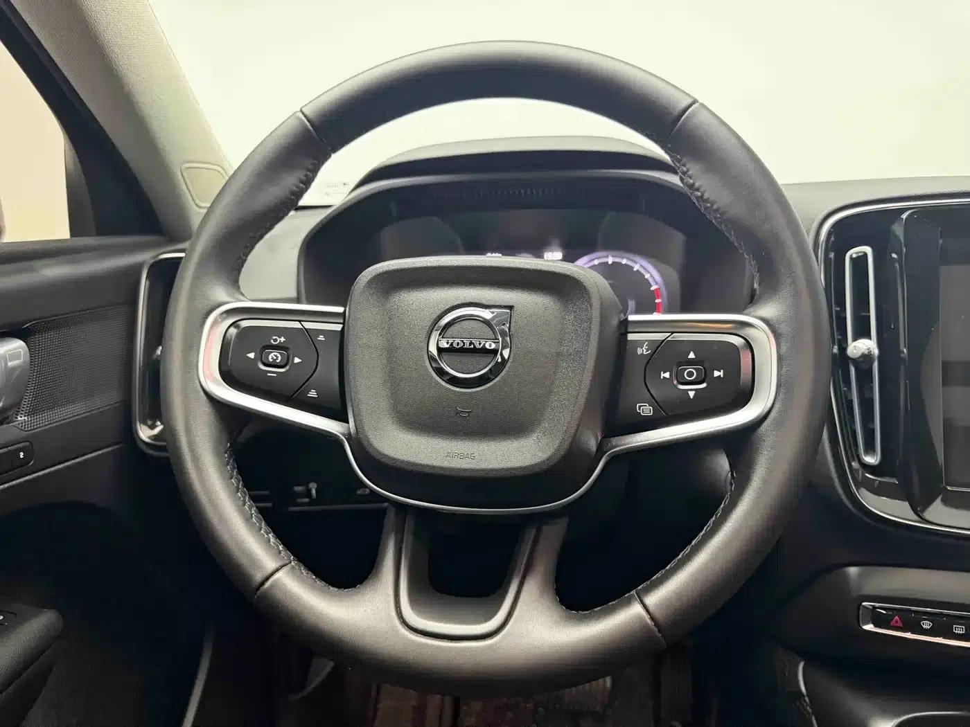 2022 Volvo XC40 T4 AWD Inscription Luxury Edition — миниатюра 11