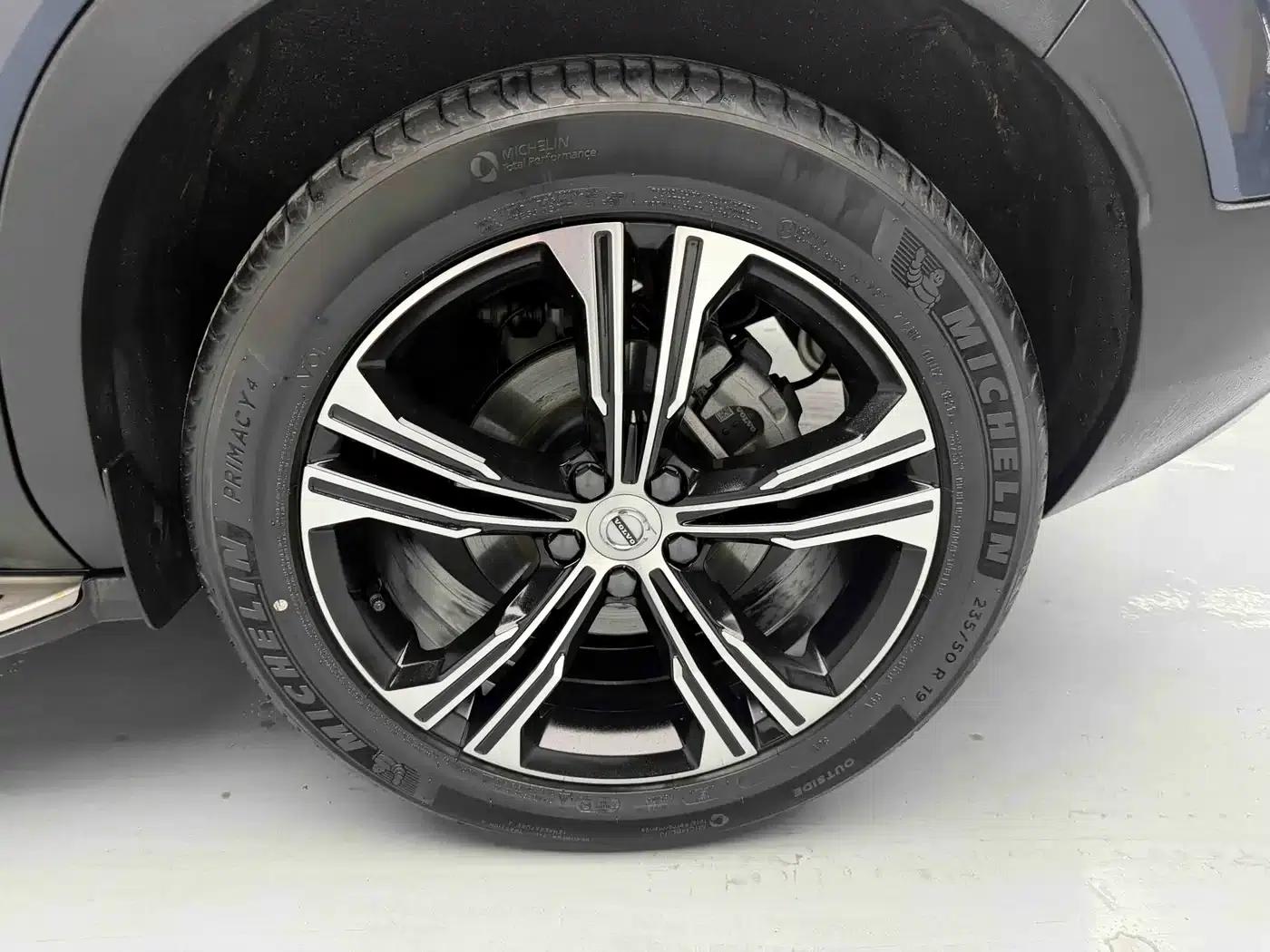2022 Volvo XC40 T4 AWD Inscription Luxury Edition — миниатюра 13