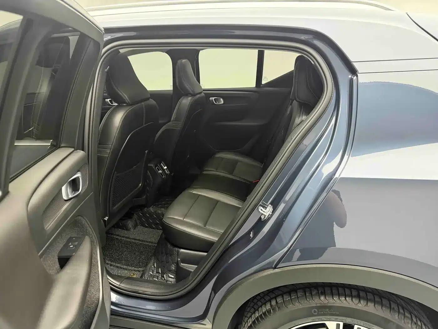 2022 Volvo XC40 T4 AWD Inscription Luxury Edition — миниатюра 14