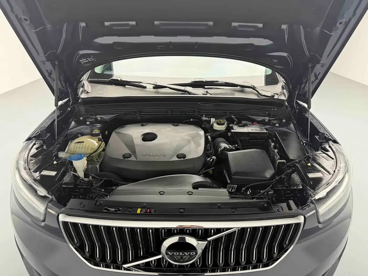 2022 Volvo XC40 T4 AWD Inscription Luxury Edition — миниатюра 16