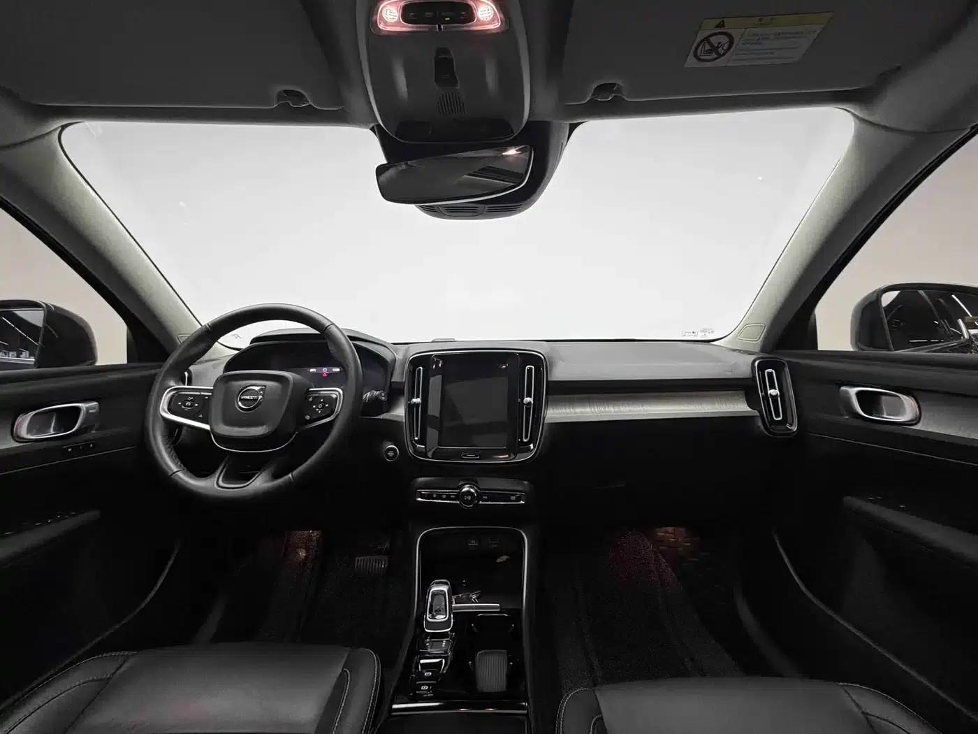 2022 Volvo XC40 T4 AWD Inscription Luxury Edition — миниатюра 17