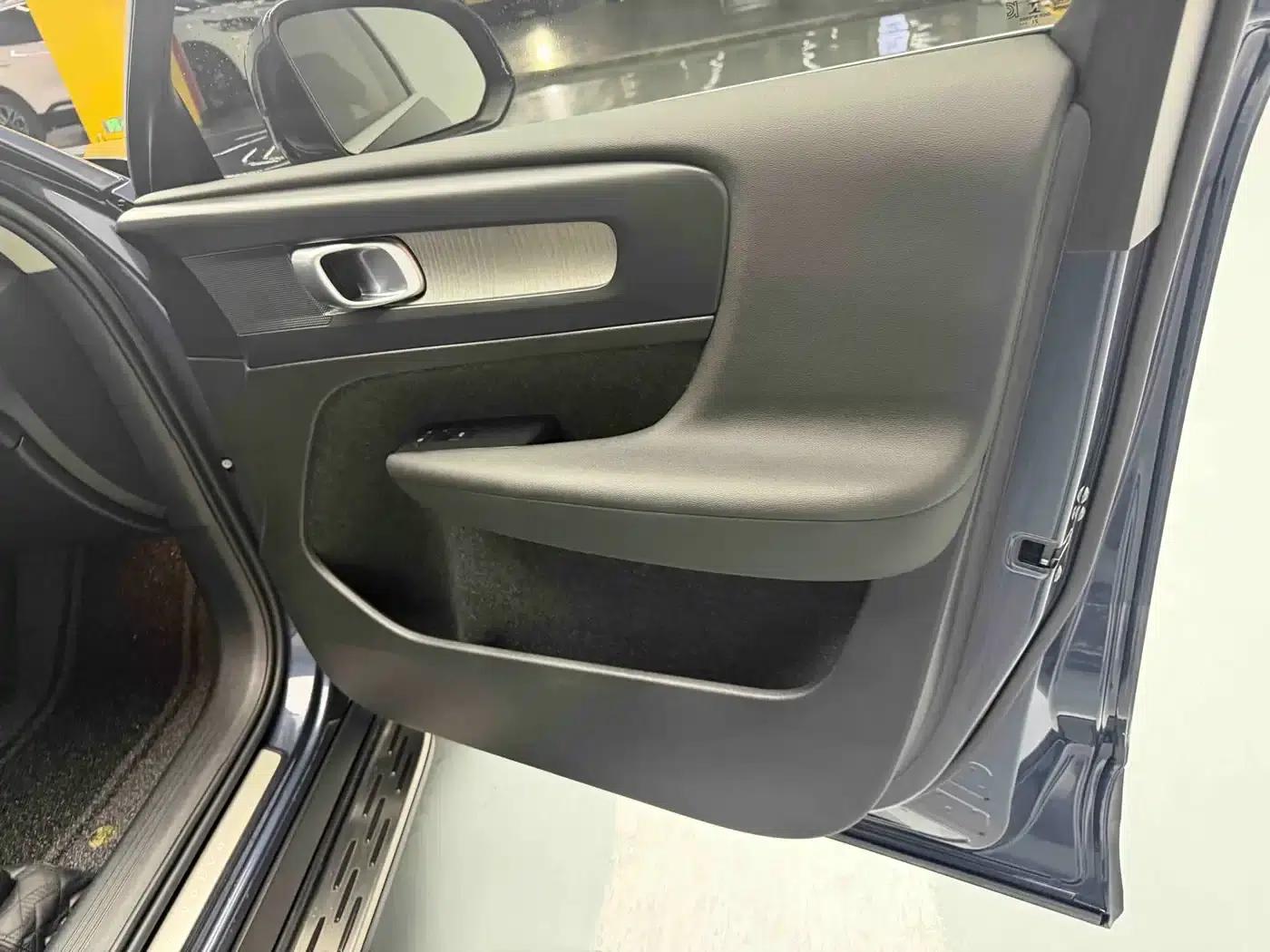 2022 Volvo XC40 T4 AWD Inscription Luxury Edition — миниатюра 5