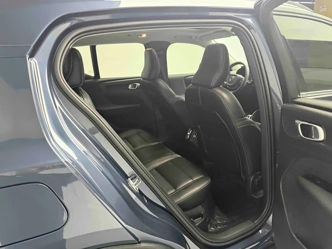 2022 Volvo XC40 T4 AWD Inscription Luxury Edition — миниатюра 6