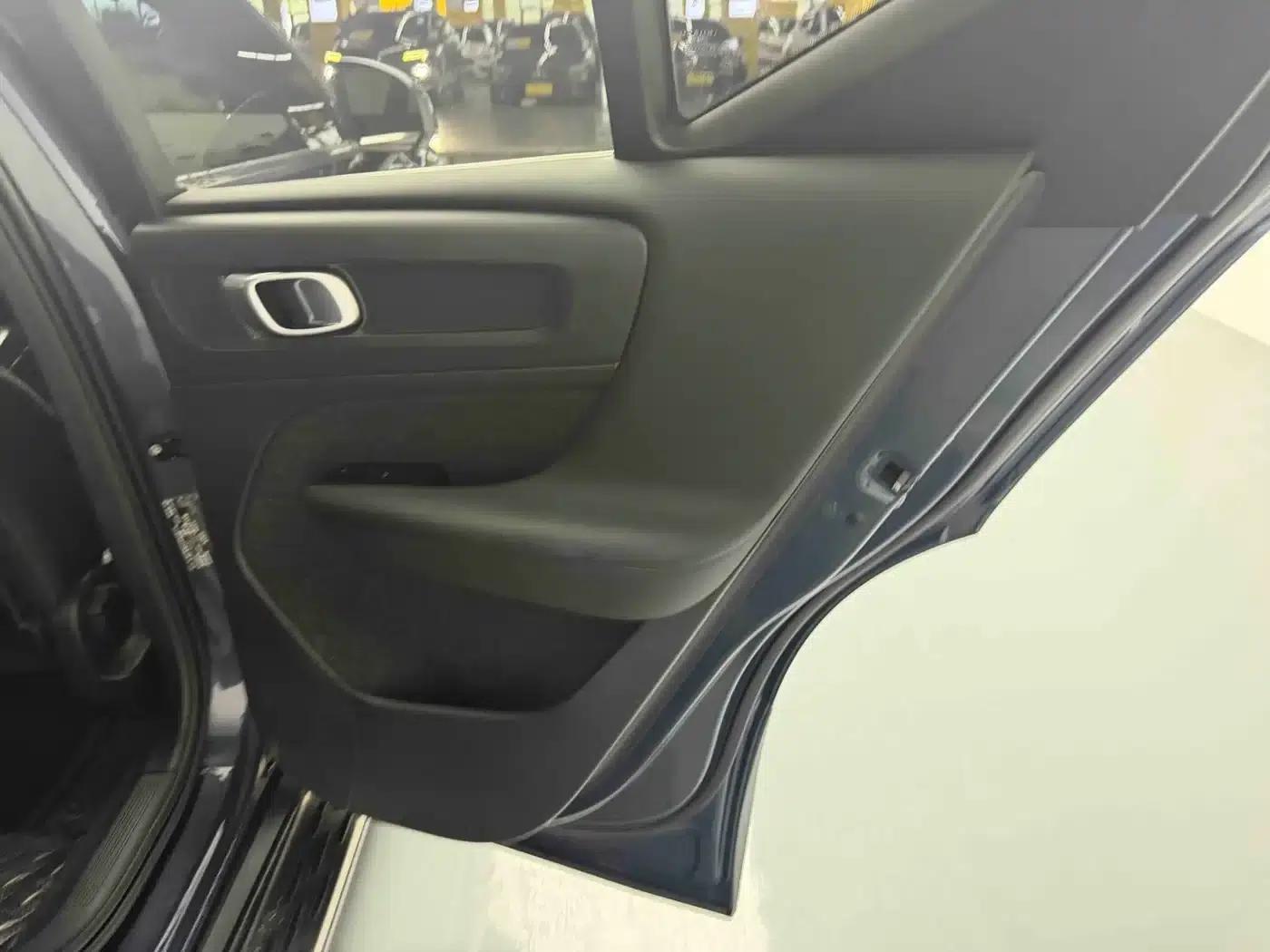 2022 Volvo XC40 T4 AWD Inscription Luxury Edition — миниатюра 7