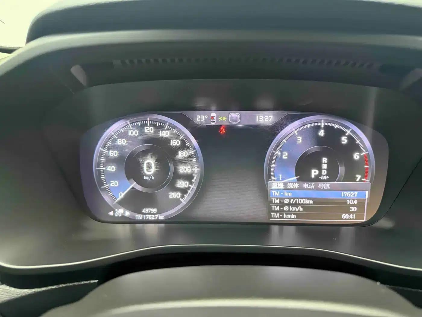 2022 Volvo XC40 T4 AWD Inscription Luxury Edition — миниатюра 10