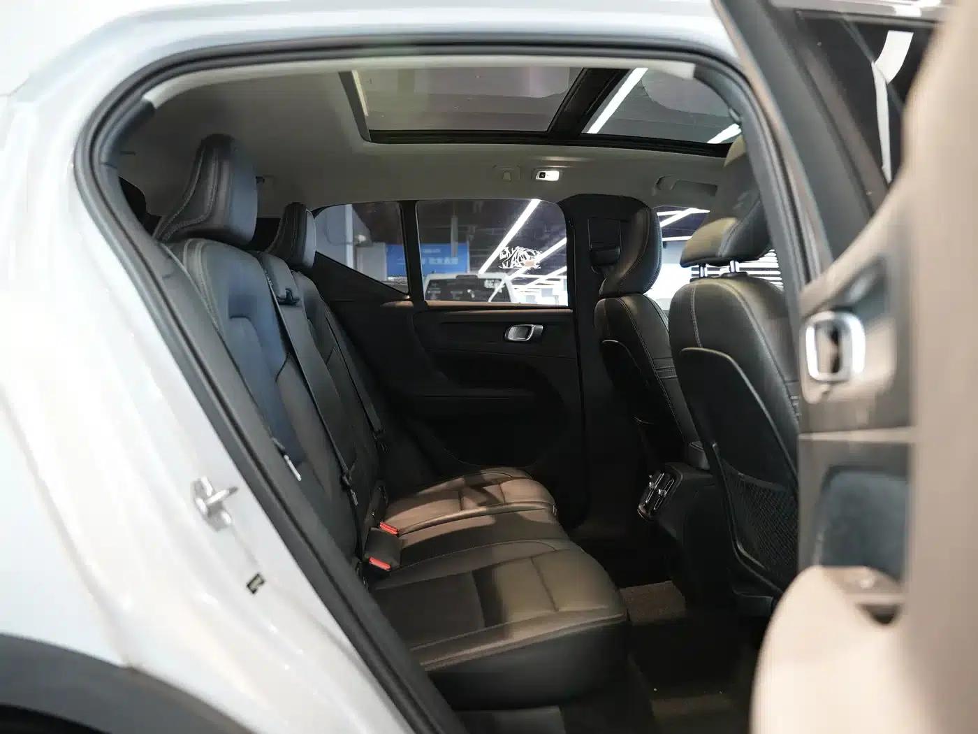 2021 Volvo XC40 T4 AWD Inscription Luxury Edition — миниатюра 18