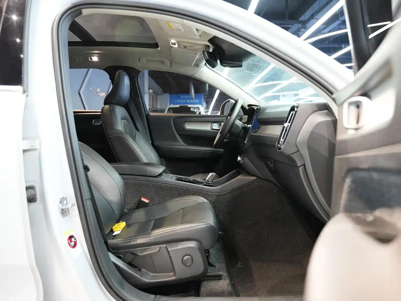 2021 Volvo XC40 T4 AWD Inscription Luxury Edition — миниатюра 19