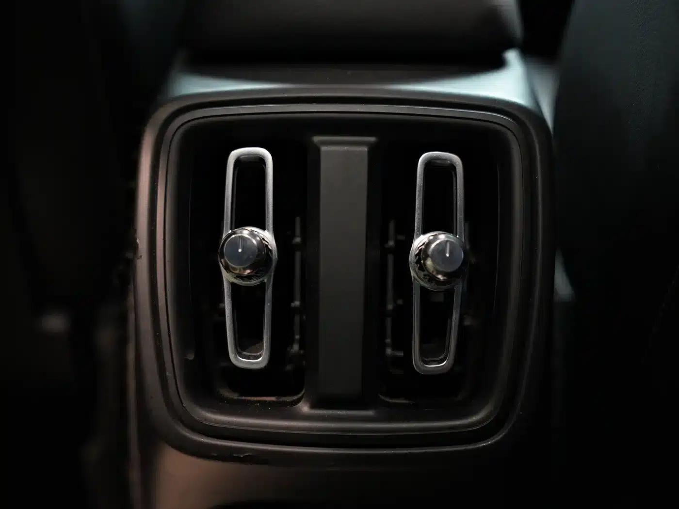 2021 Volvo XC40 T4 AWD Inscription Luxury Edition — миниатюра 20