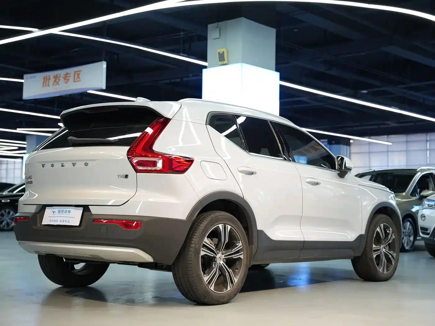 2021 Volvo XC40 T4 AWD Inscription Luxury Edition — миниатюра 23