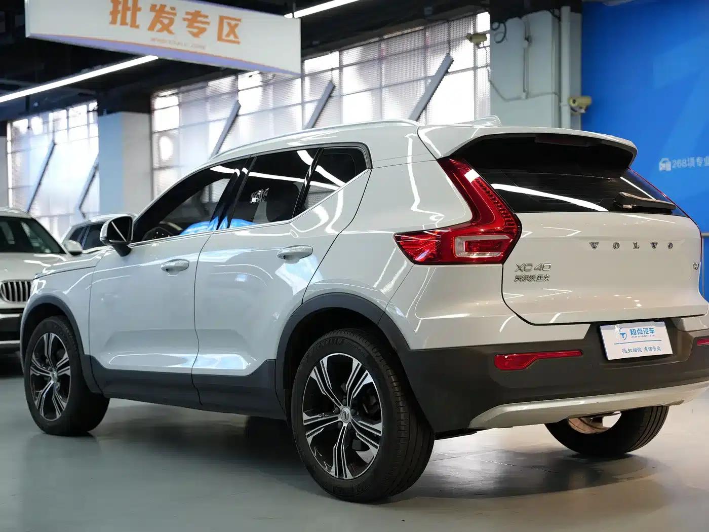 2021 Volvo XC40 T4 AWD Inscription Luxury Edition — миниатюра 25
