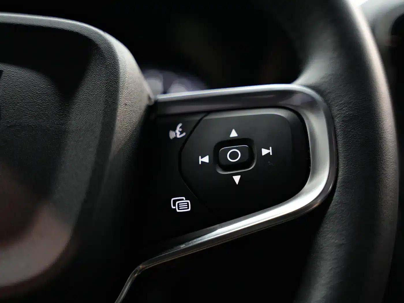 2021 Volvo XC40 T4 AWD Inscription Luxury Edition — миниатюра 6