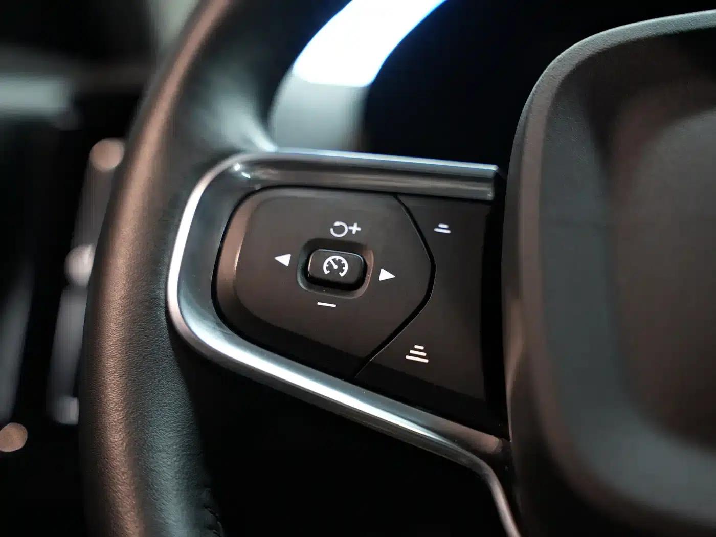 2021 Volvo XC40 T4 AWD Inscription Luxury Edition — миниатюра 8