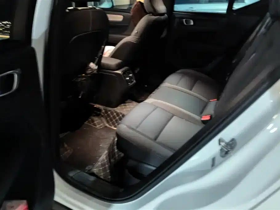2024 Volvo XC40 B3 Inscription Luxury Edition — миниатюра 11