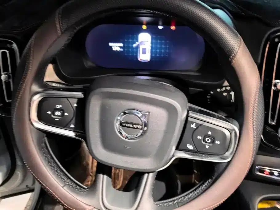 2024 Volvo XC40 B3 Inscription Luxury Edition — миниатюра 15