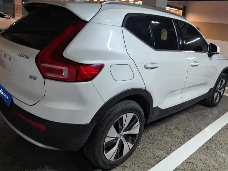 2024 Volvo XC40 B3 Inscription Luxury Edition — миниатюра 3